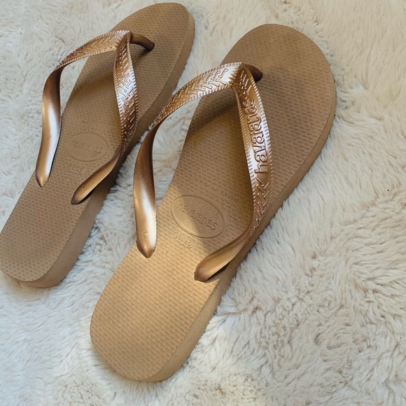 Havaianas | Shoes | Havaianas Rose Gold Flip Flops | Poshmark
